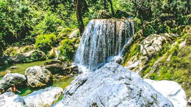 Kempty Falls Mussoorie in Hindi